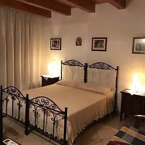 Apartament Sike, Syrakuzy